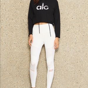 White ALO yoga MOTO XS worn twice Great condition